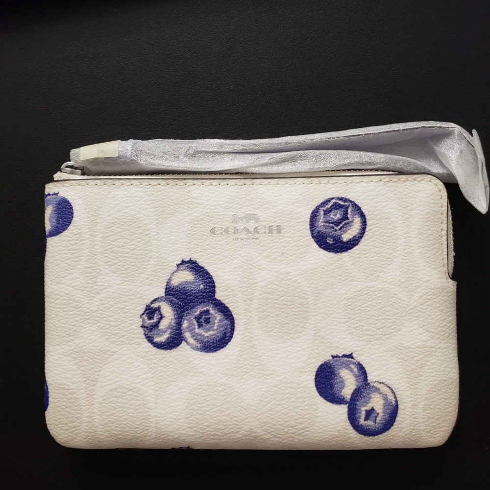 NWT! COACH PURPLE BLUEBERRY PRINT CORNER ZIP WRISTLET